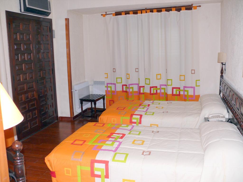 Hotel Restaurante Las Galias Zuera Bilik gambar