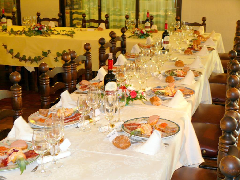 Hotel Restaurante Las Galias Zuera Luaran gambar